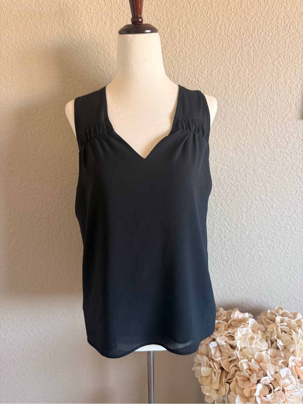 Pleione Black V-Neck Sleeveless Camisole